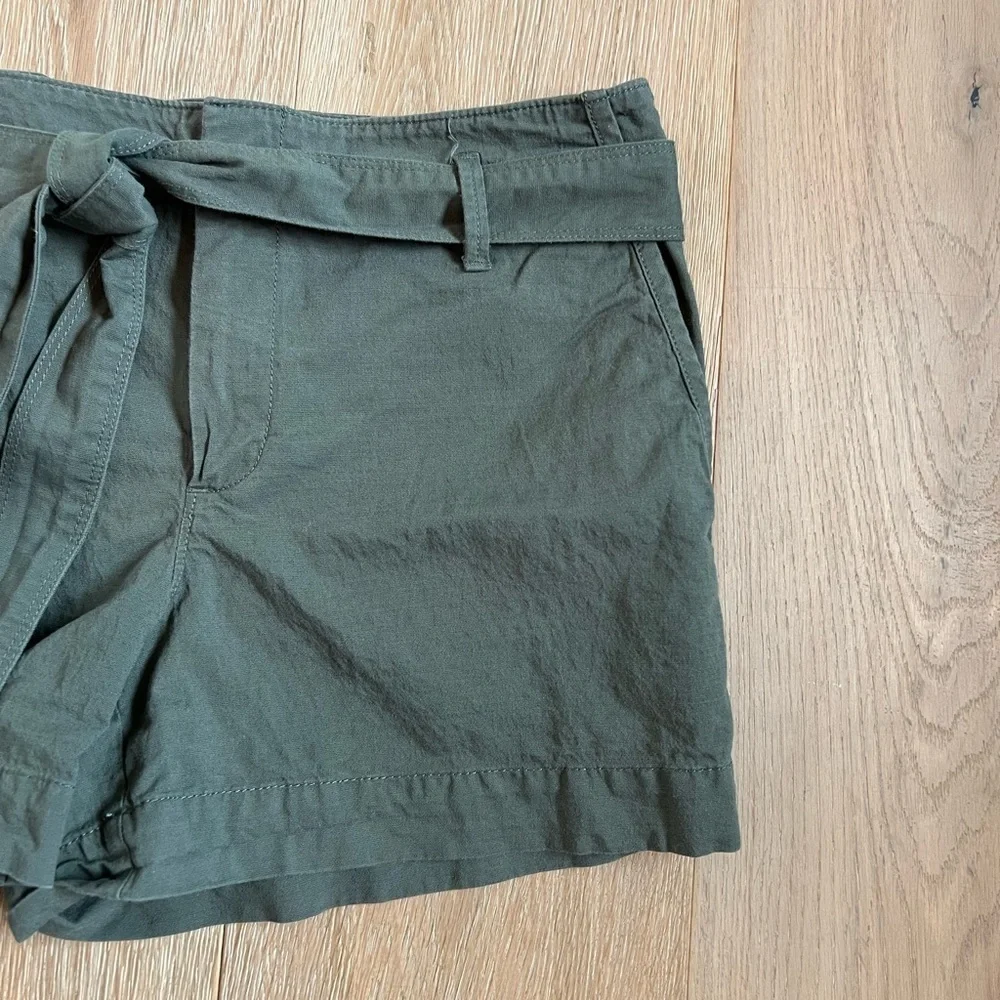 Loft Sage Olive Green Belted Shorts Women Size 4